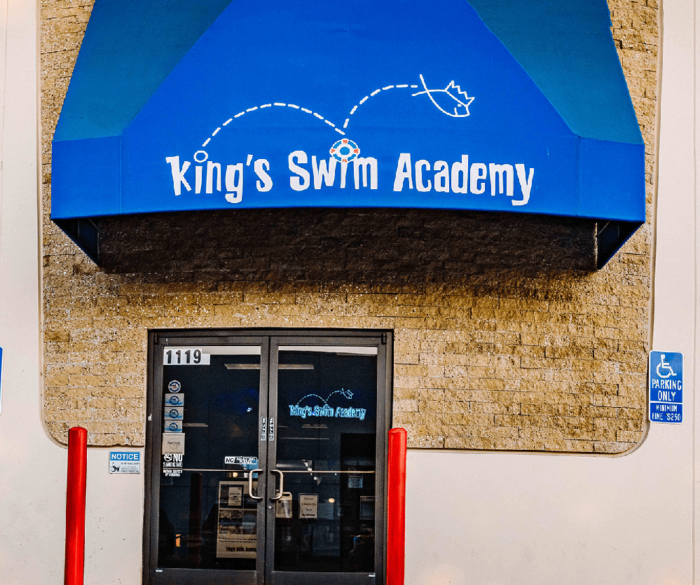 San-Carlos-Kings-Swim-Academy-entrance-min-700x585
